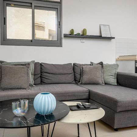 Very Nice 1 Bdr Apartment 2 Min From The Beach ! Тель-Авів Екстер'єр фото