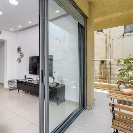 Very Nice 1 Bdr Apartment 2 Min From The Beach ! Тель-Авів Екстер'єр фото